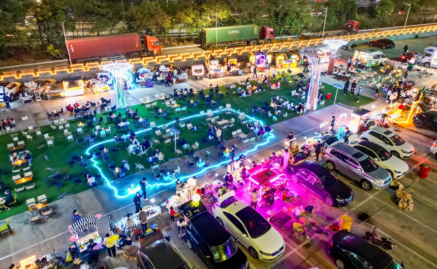 103車尾箱集市是深圳規(guī)模最大車尾箱集市。龍崗區(qū)委宣傳部供圖